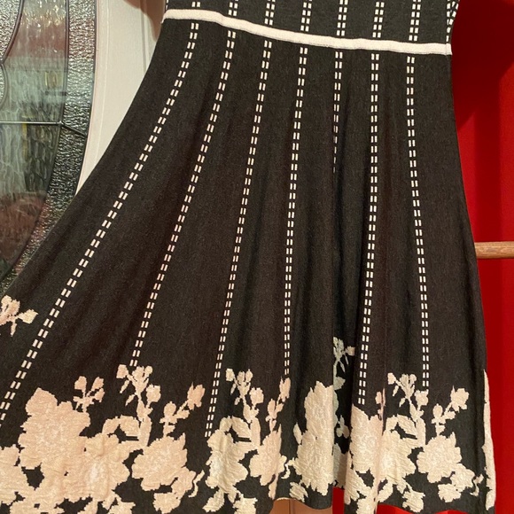 Gabby Skye dress size L - Picture 4 of 4